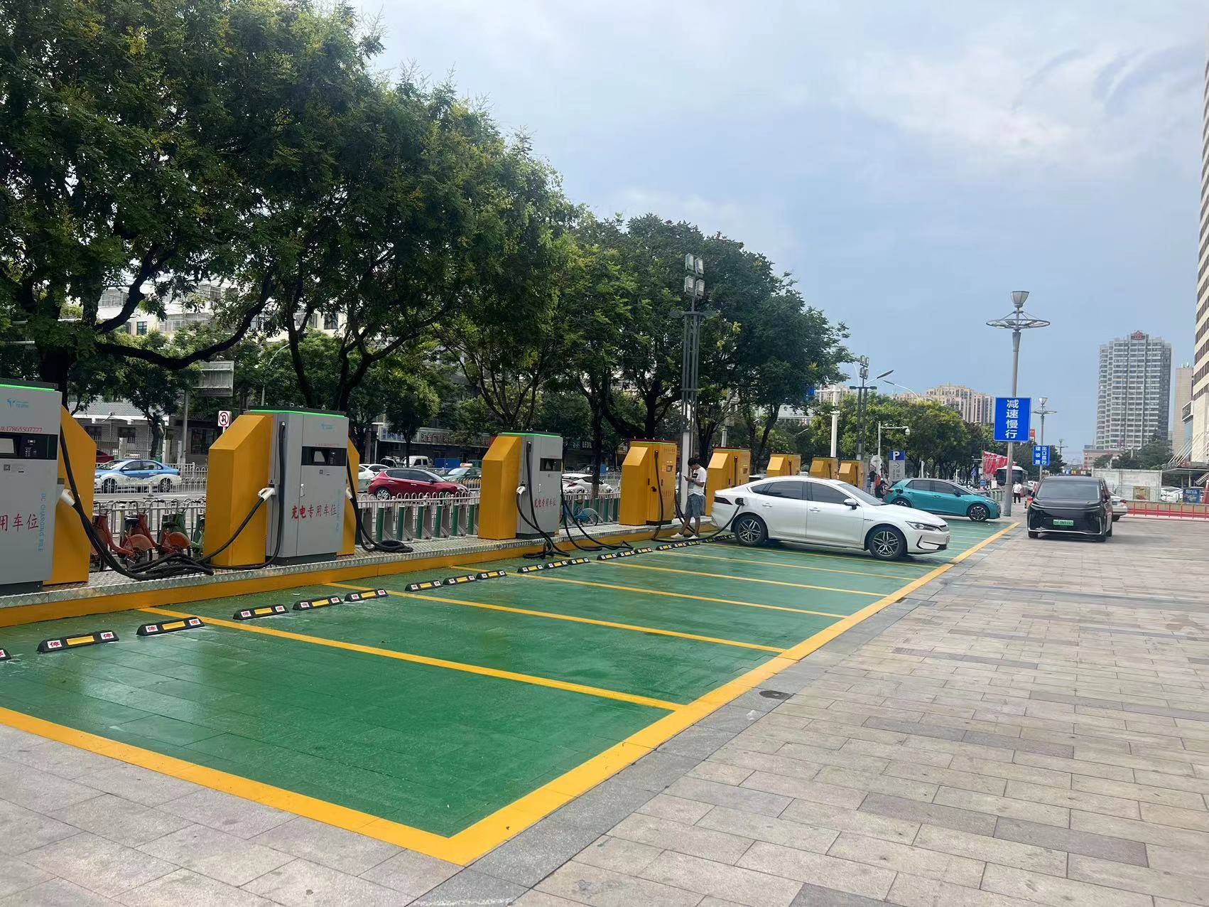 山东康姆勒电力集团有限公司：新能源汽车充电桩群充充电桩重卡电动重卡直流技术先驱者(图1)