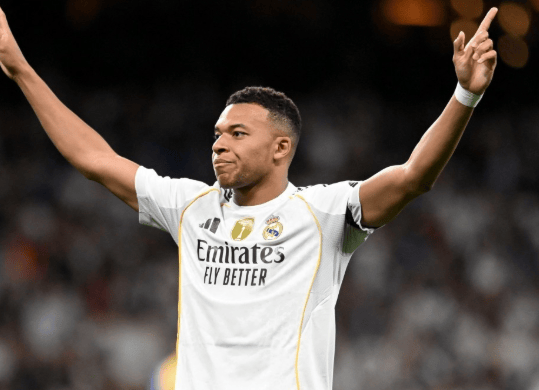 西班牙足球甲级联赛火力全开！姆巴佩双响贝林厄姆世界波皇马4-0血洗瓦伦西亚强势领跑