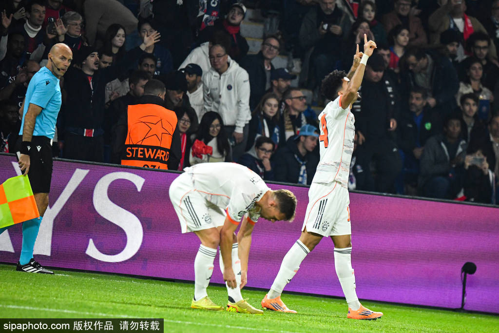 欧冠-迪亚斯两球+直红 十人拜仁2-1巴黎夺开赛16连胜