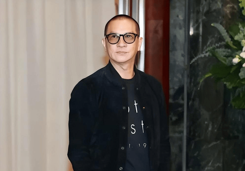 许绍雄出殡众星相送，78岁林子祥双眼含泪，佘诗曼哭着脸奔赴灵堂