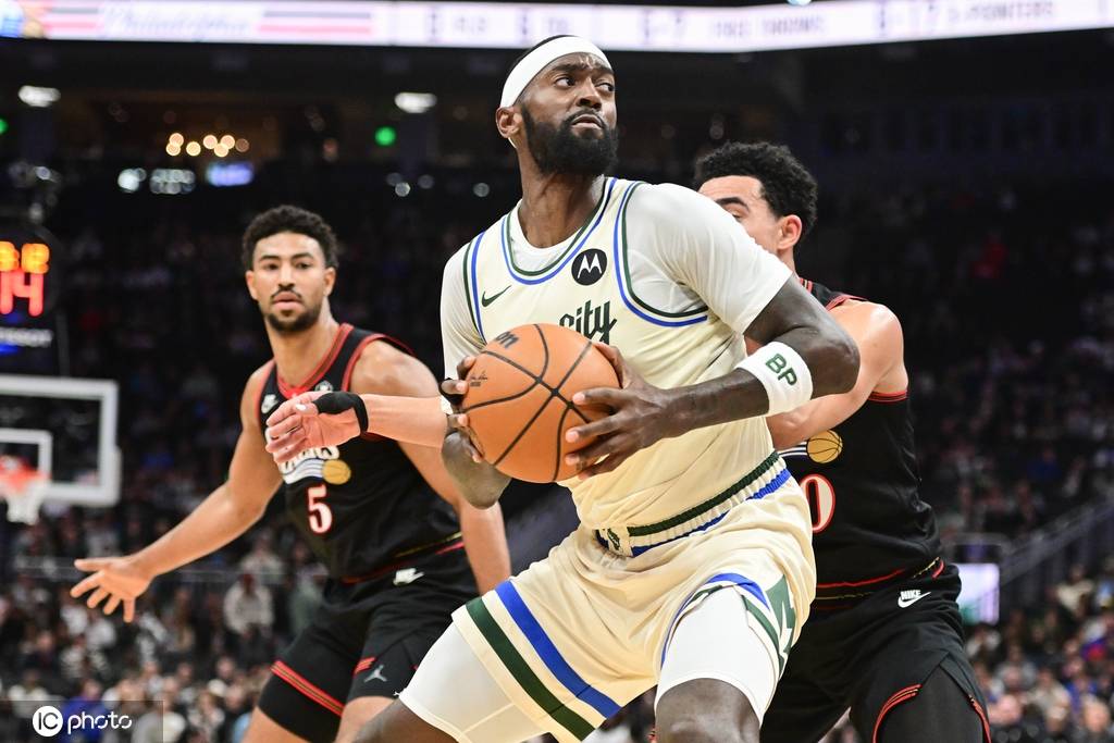 马克西狂砍54分罗林斯32+14 76人加时胜雄鹿