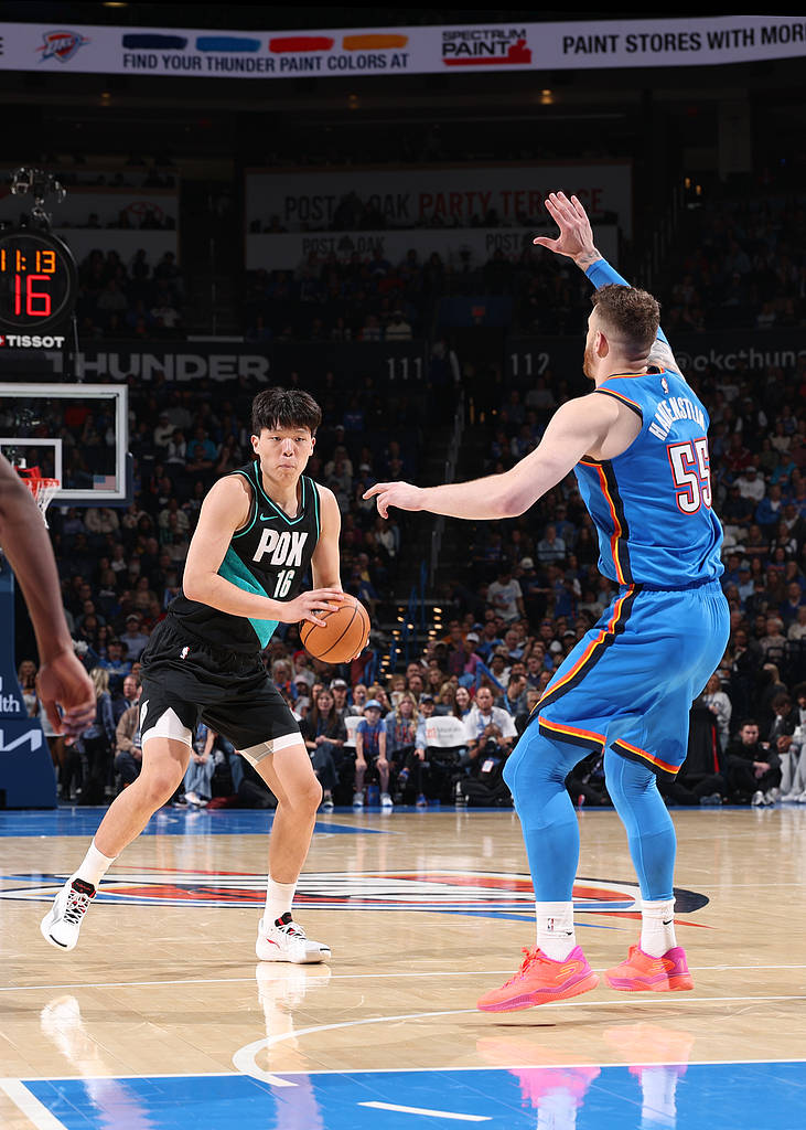 破三分荒！杨瀚森8+4+3 劝架+空接爆扣=融入球队