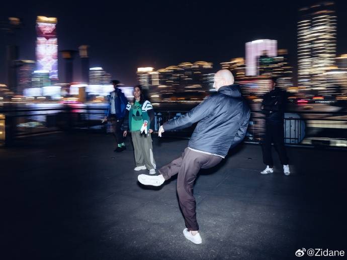 和中国民众较量脚上功夫！齐达内：神秘的东方游戏