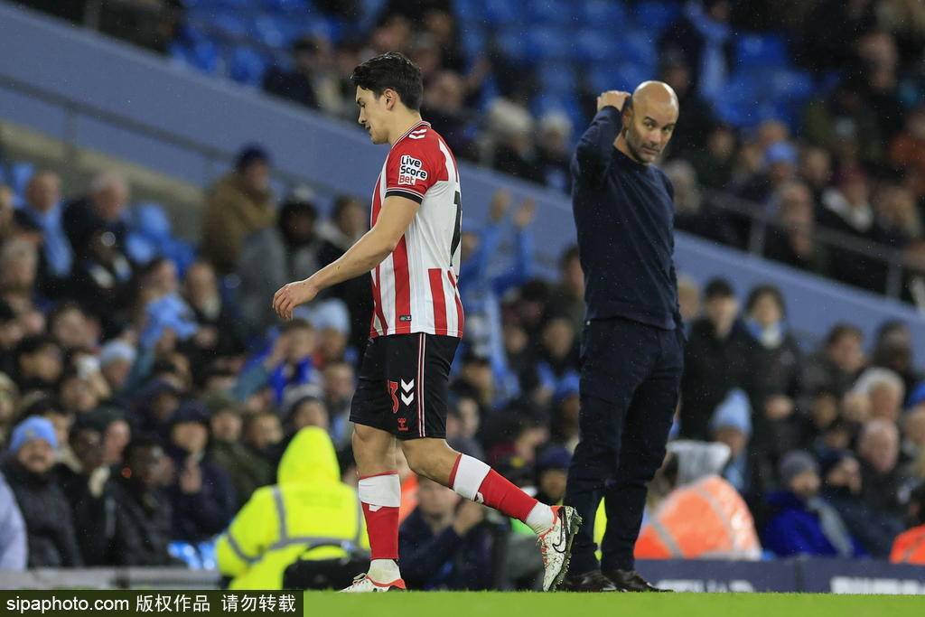 英超-福登传射谢尔基助攻双响 曼城3-0桑德兰距榜首2分