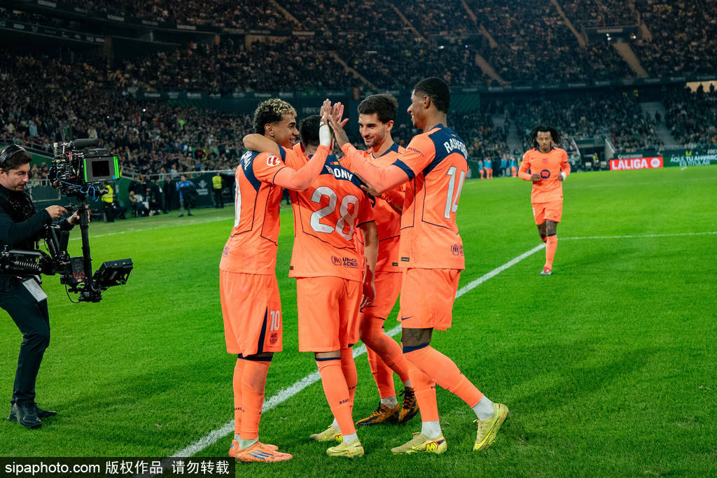 西甲-进球大战！安东尼闪击费兰半场戴帽 巴萨5-3贝蒂斯