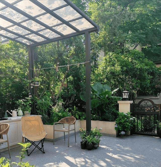 张馨予晒出家居生活,凭一院子就圈粉无数,网友:一看就不是摆拍