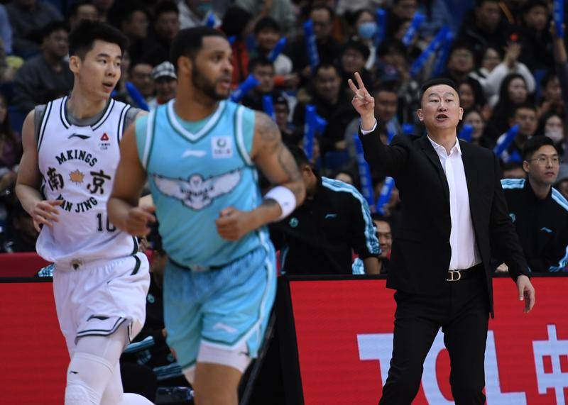 CBA公布首周最有价值球员：陈盈骏与韦瑟斯庞当选