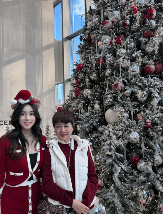 奚梦瑶和小姑子处成闺蜜！圣诞一周都形影不离，陪完婆婆又陪老公