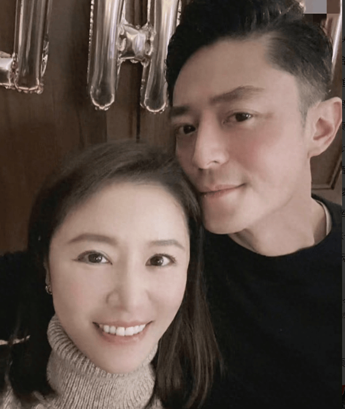 林心如为老公庆生！亲手做猪脚面配着红酒，蛋糕上是女儿爱的雪宝