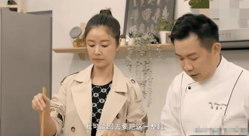 林心如为老公庆生！亲手做猪脚面配着红酒，蛋糕上是女儿爱的雪宝