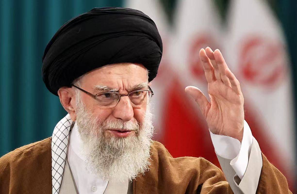 俄军运输机彻夜穿梭伊朗，飞机里装的到底是黄金，还是神秘大礼？