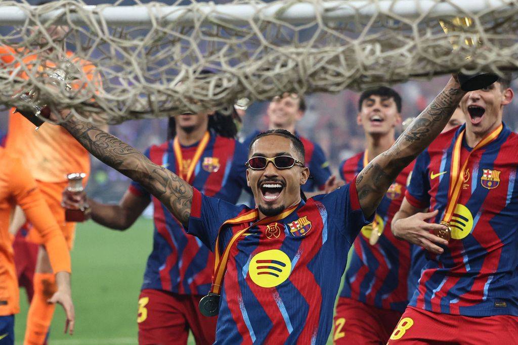 西超杯-拉菲尼亚双响维尼修斯一条龙 巴萨3-2皇马卫冕