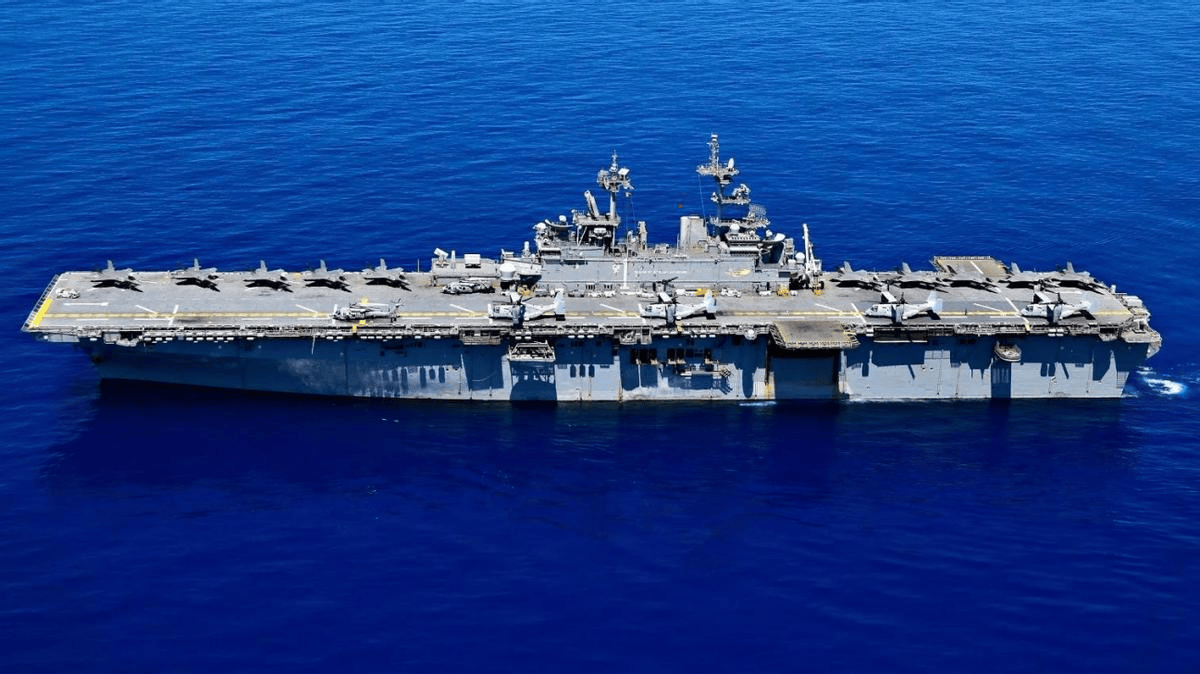 5:1！美媒：055已经没有对手了，中国称霸海上！两栖攻击舰将在2030年超越美国