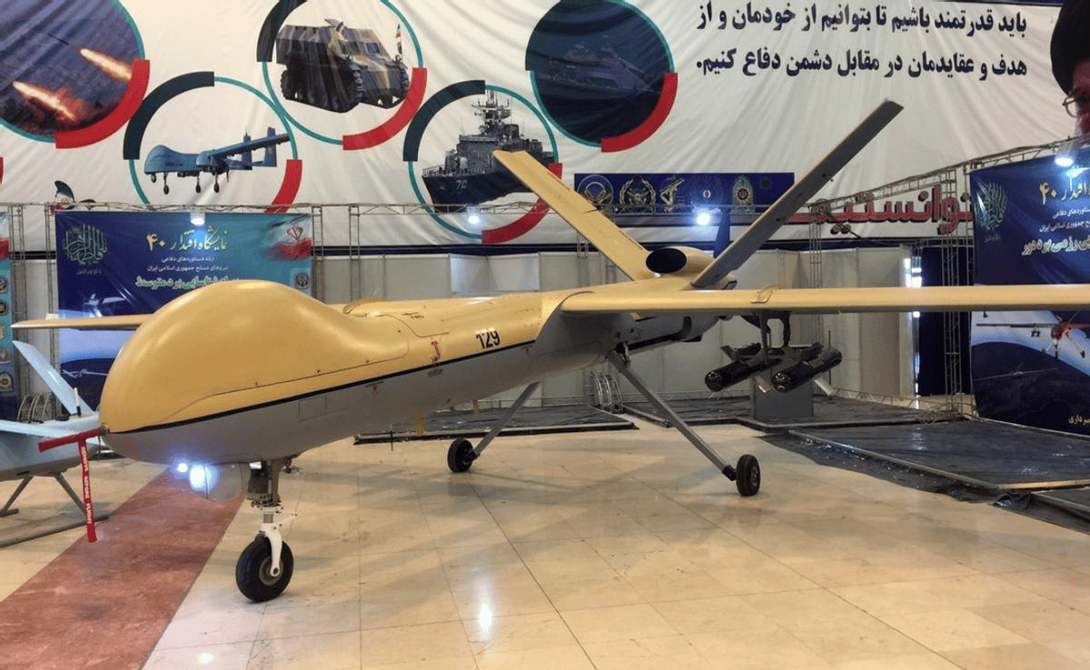 伊朗主动出击,无人机出动直逼美军航母!掌控霍尔木兹海峡,一招扭转局势