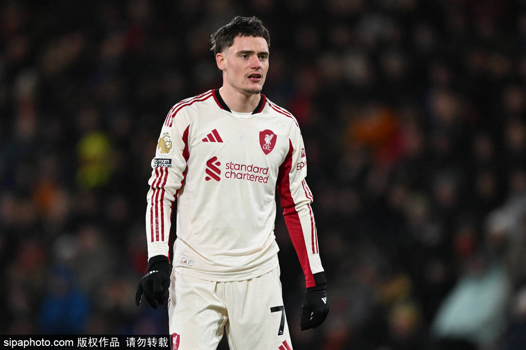 观战台:曼联死磕热刺+曼城火拼利物浦 皇马巴萨战弱旅