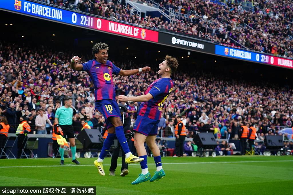 西甲-亚马尔演帽子戏法破纪录 巴萨4-1黄潜领先皇马4分