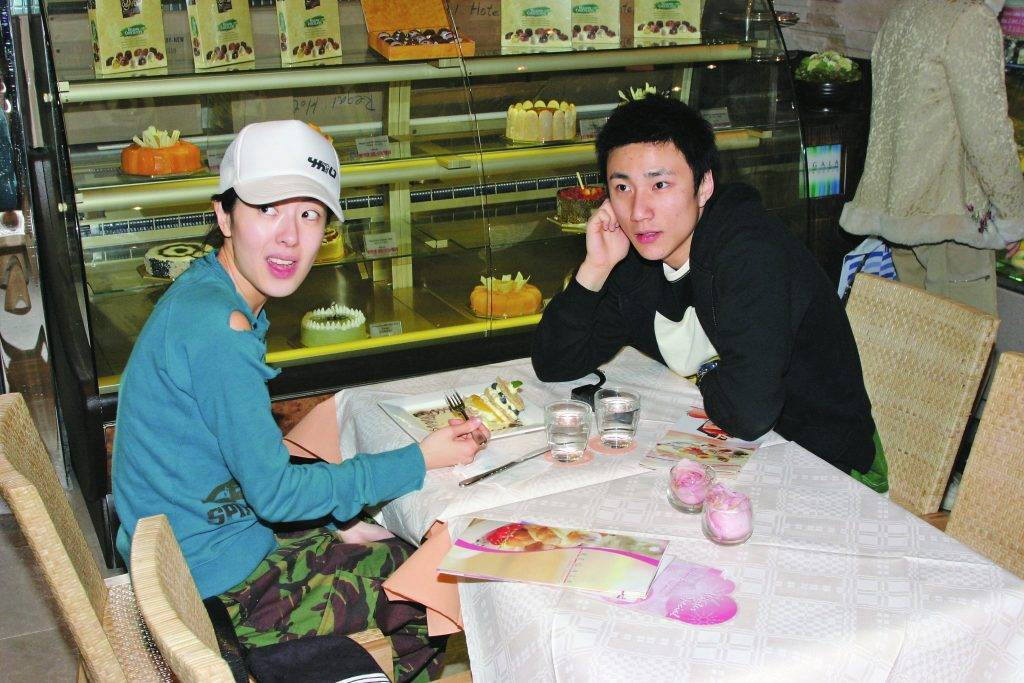 44岁前TVB女星惊爆长期病患，厚重包扎触目惊心令网友心疼，情路坎坷事业陷僵局