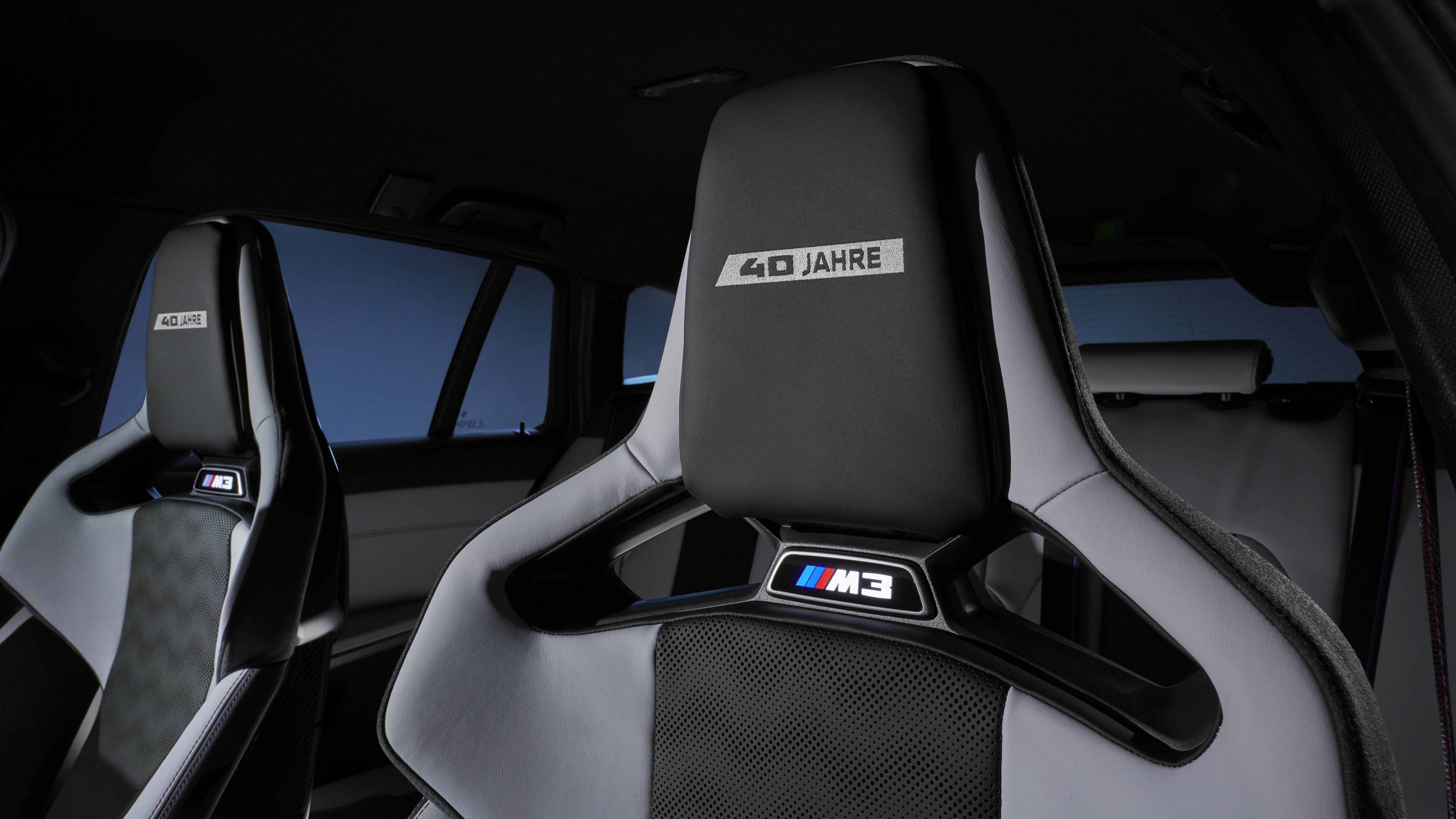 09.BMW M3 40周年限量版专属头枕刺绣.jpg