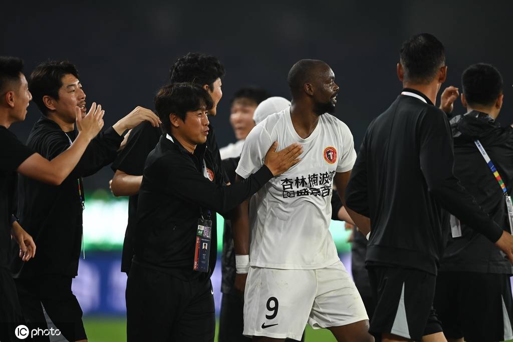 2连胜！中超-姆本扎戴帽近2场5球 铁人客场5-0大胜浙江