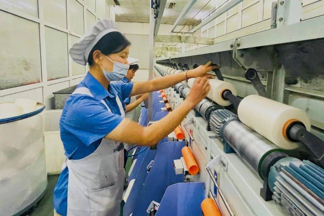 ▲农行江苏分行支持的某纺织企业生产车间。汪少波 摄回首2023年,我国经
