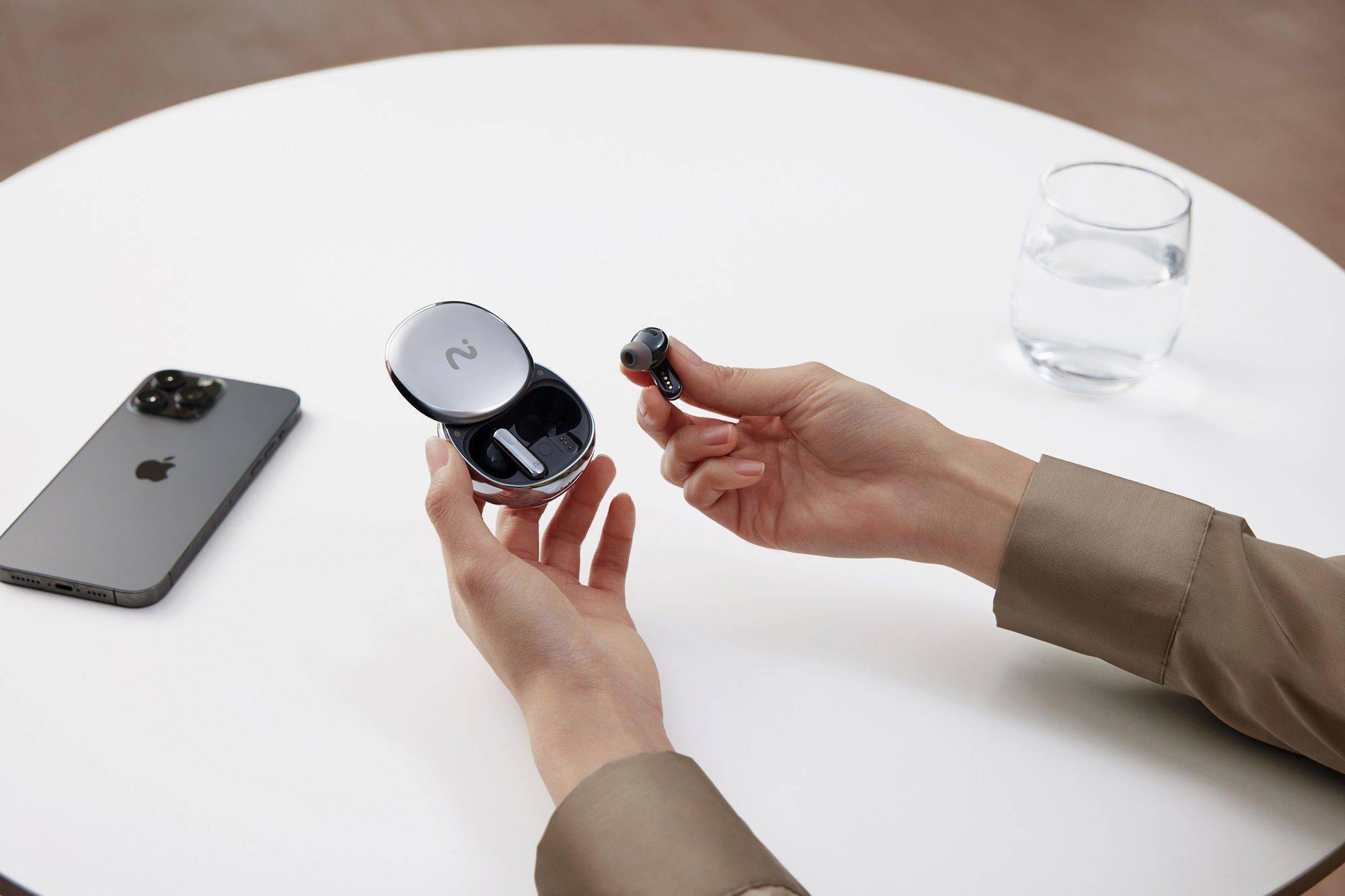 未来智能会议耳机:AIGC赛道上的“隐形冠军” 未来智能会议耳机:AIGC赛道上的“隐形冠军”