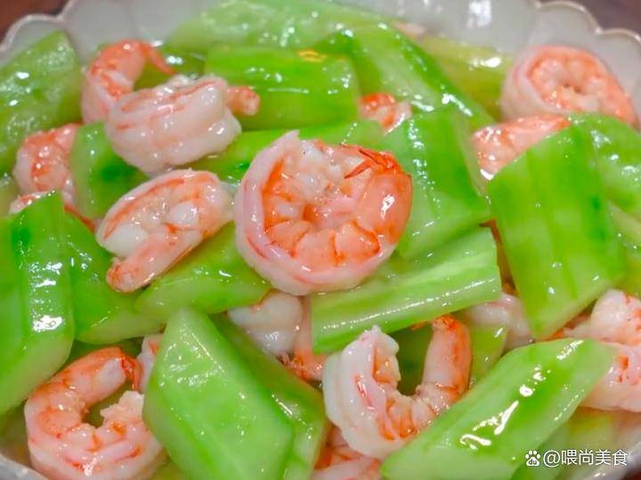 青瓜虾仁是一道色香味俱佳的素菜，其口感清淡爽口，营养丰富