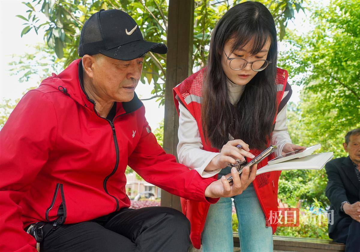 00后职场新风采①|00后女大学生毕业返乡成为社区干事，投身一线服务乡邻