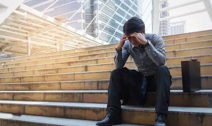 这事比报行合一重要一万倍：银行开始明目张胆抢卖保险的饭碗了