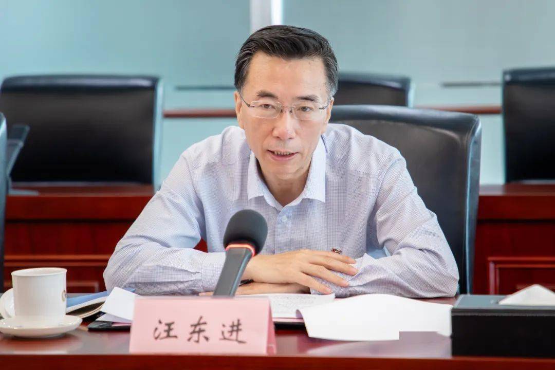 从中石化升任一把手后，连续与中石化、中海油一把手会谈，签署战略合作协议