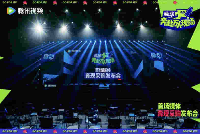 薛之谦梁龙亮相《奔赴!万人现场》与Live音乐人双向奔赴-薛之谦2021跨年在哪