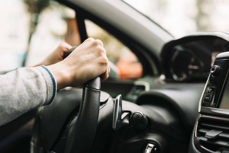 53岁男子突发心梗去世,医生直言:气温上升,心脏不好要少做这些-32岁男子突发心梗怎么办