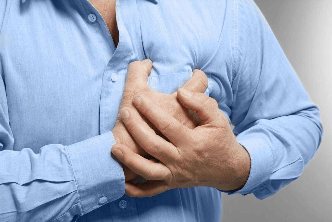 53岁男子突发心梗去世,医生直言:气温上升,心脏不好要少做这些-32岁男子突发心梗怎么办