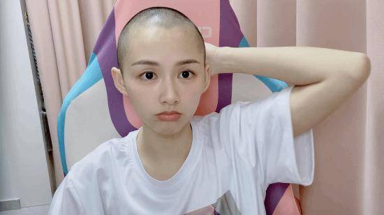 真爱粉无疑:b站美女up主剃光头迎接《黑神话》!