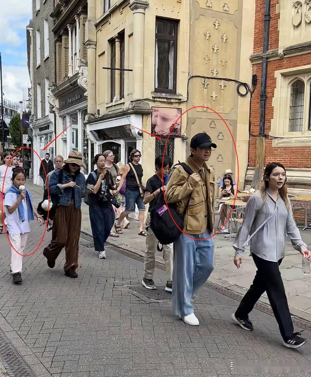 孙俪一家4口现身剑桥！邓超穿名牌外套显老态，儿女体型差距显眼