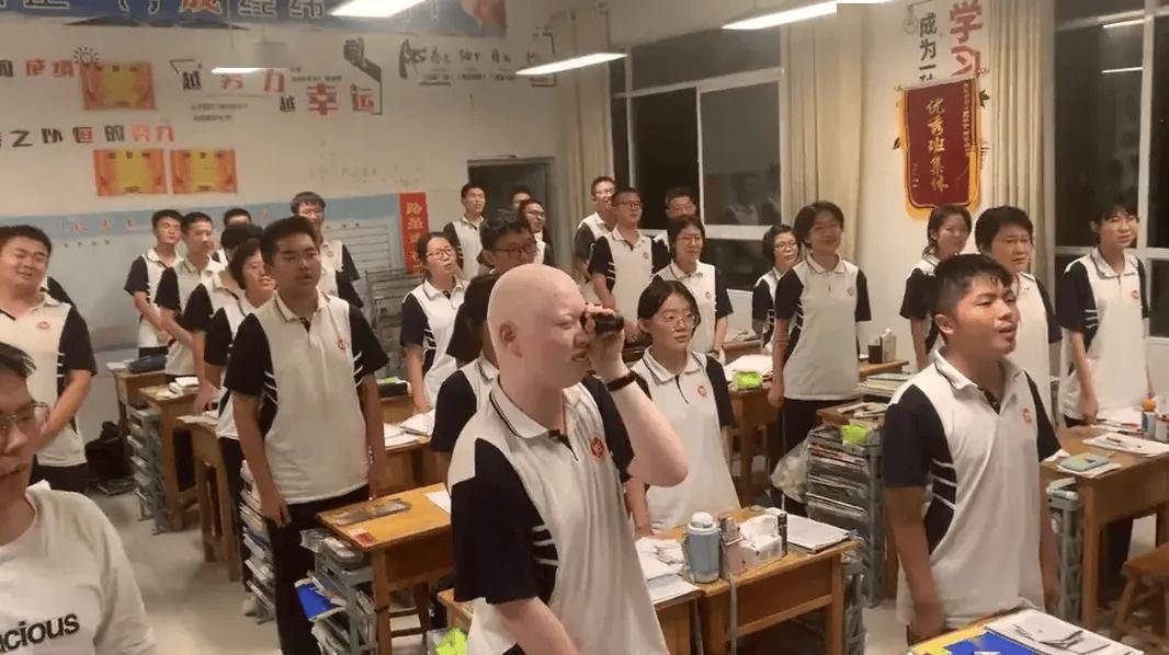 清华3800余名新生报到!最小13岁-清华最小年纪本科新生14岁能考吗