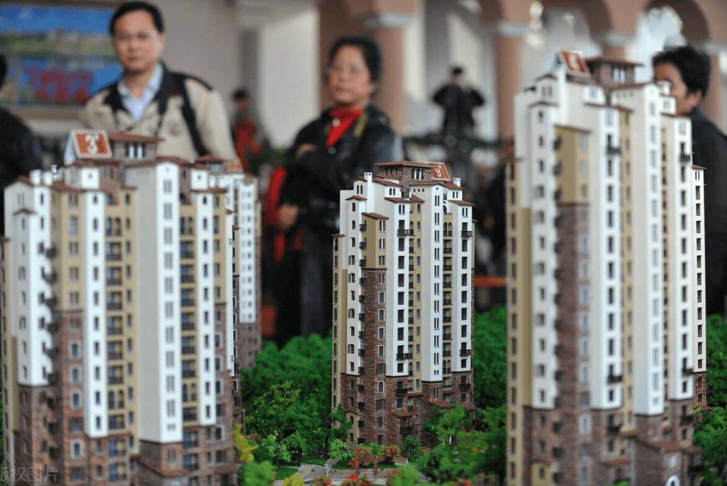 房价一旦全面下跌，或将带来4个问题，普通人根本承受不起！