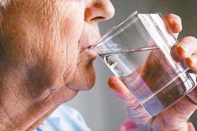 医生多次强调:气温下降,老年人晨练时一定留心,这 3 件事要警惕 医生多次强调:气温下降,老年人晨练时一定留心,这 3 件事要警惕