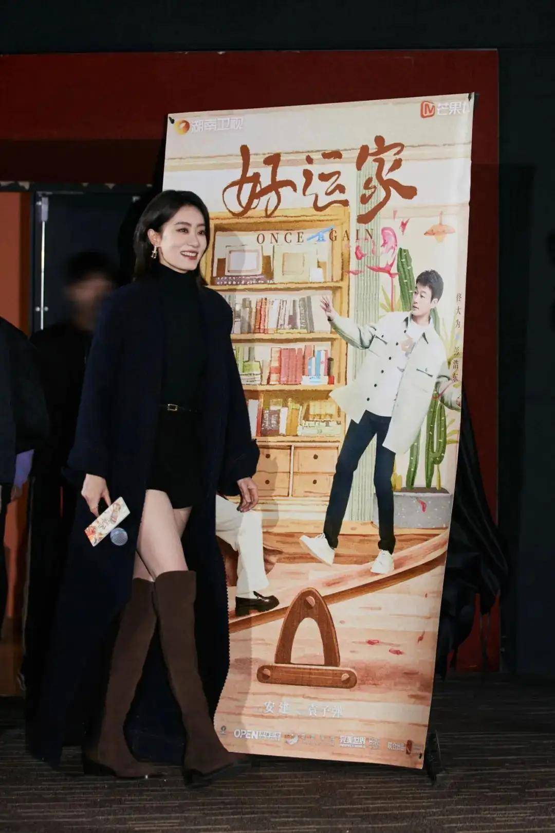 才发现她也是衣架子！