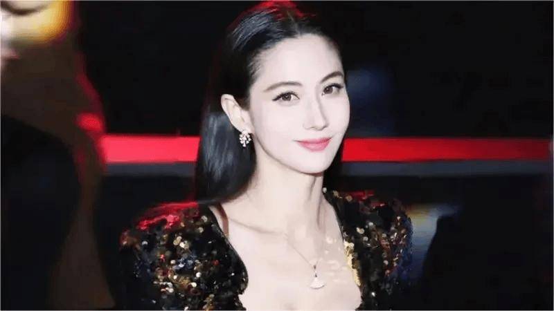澳門電影節「優秀女星獎」得主自爆曾被導演潛規則「一晚要3次」！