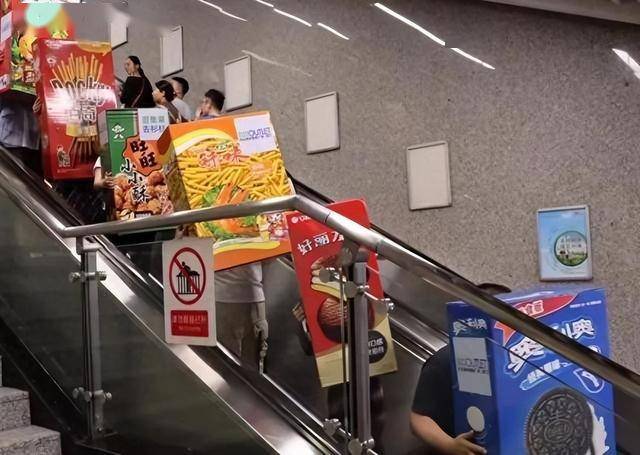 00后引领健康与个性新潮流开元ky棋牌零食新时代：(图2)