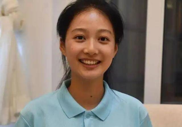 冯琳担任复旦大学校庆主持人，毕业半年落户上海，成东方卫视一姐