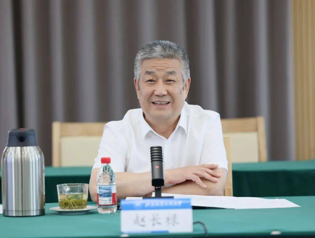 青春担当、逐梦远航!党委书记赵长禄、校长王云鹏与毕业生代表座谈