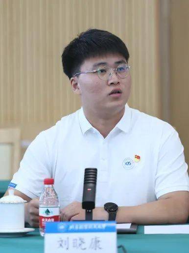 青春担当、逐梦远航!党委书记赵长禄、校长王云鹏与毕业生代表座谈