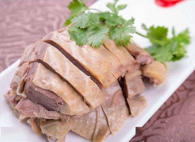 鹅肉立大功！医生实话：鹅肉富含5种营养，老人常吃很受益