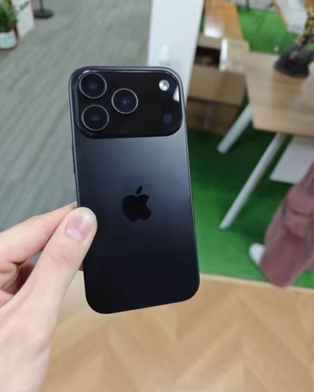 苹果大意了？iPhone 17 Pro真机意外曝光，抓紧挖一下