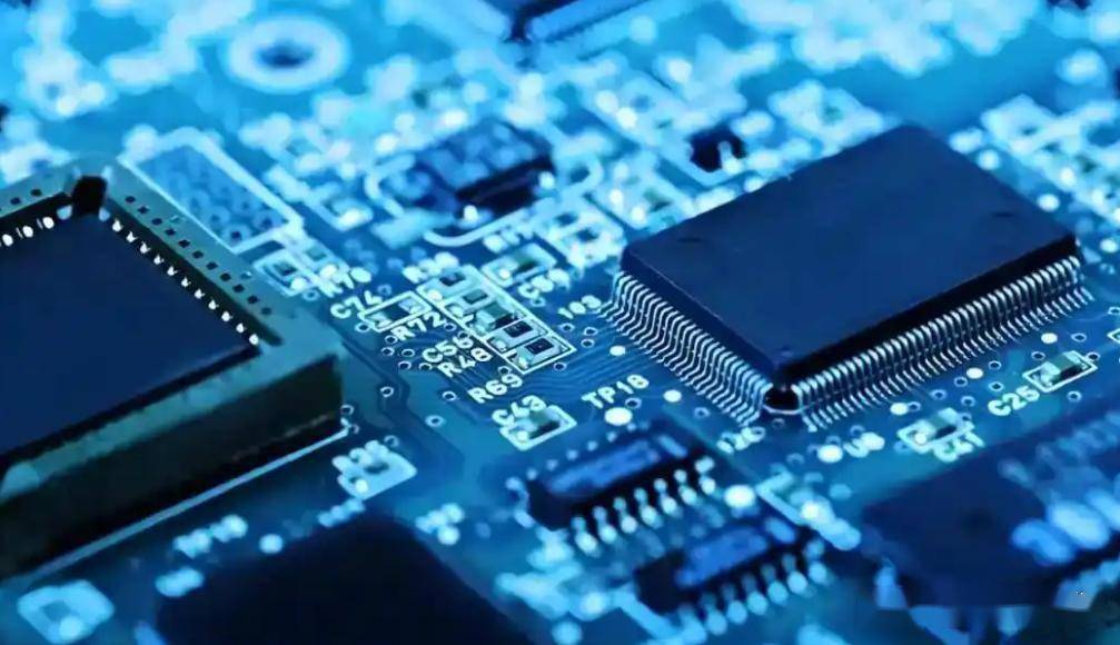 德国媒体报道:闻泰收购安世后,未押注荷兰,而是派专家拆解产线、迁产能回中国,却漏算闻泰早搭备用系统、换国内供应链