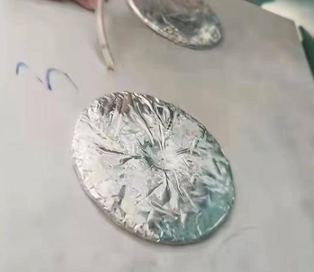 太空碎片威胁升级,神舟二十号飞船遭撞击,6名航天员能否长驻?