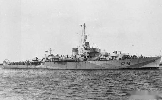 空中与水下的意外邂逅：飞艇对抗潜艇的真实故事