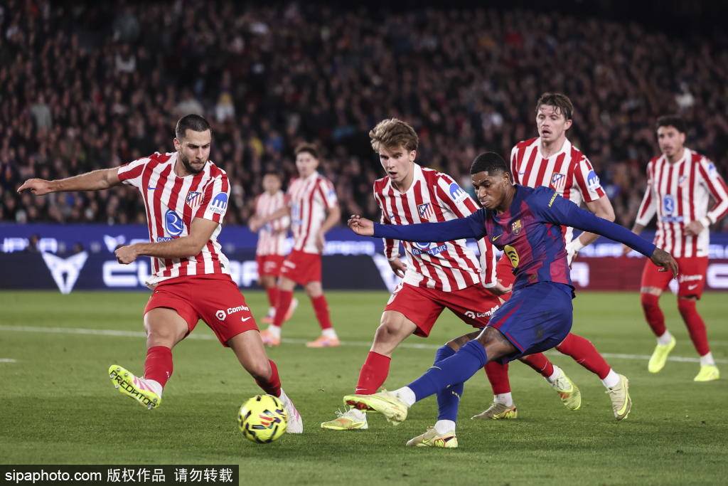 “西班牙足球甲级联赛莱万失点巴萨逆转马竞：