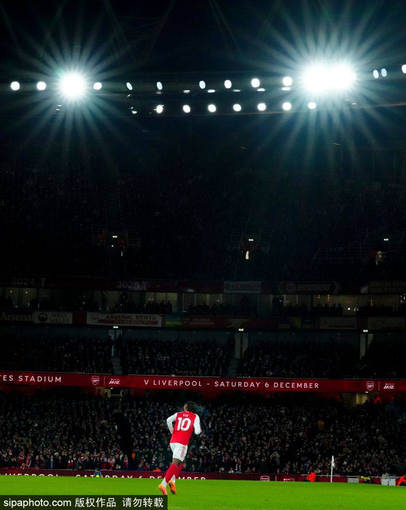 硬汉！国安足协杯夺冠后，侯森在场边默默处理嘴部伤口